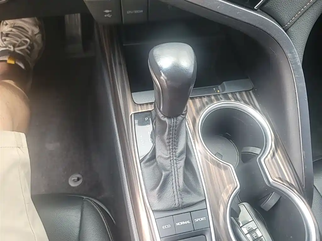 Toyota Camry 2020 — фото 14