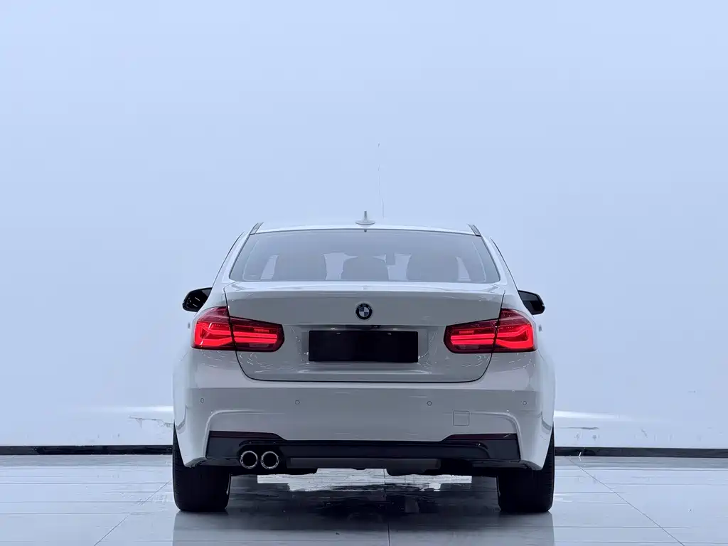BMW 3 Series 2018 — фото 25