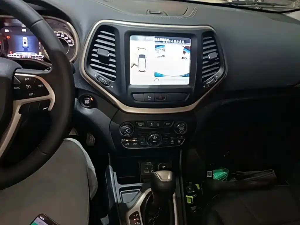 Jeep Cherokee 2019 — фото 13