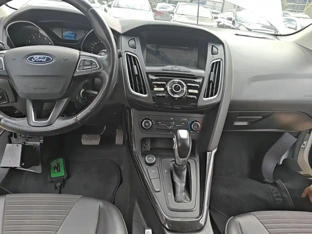 Ford Focus 2020 — фото 10