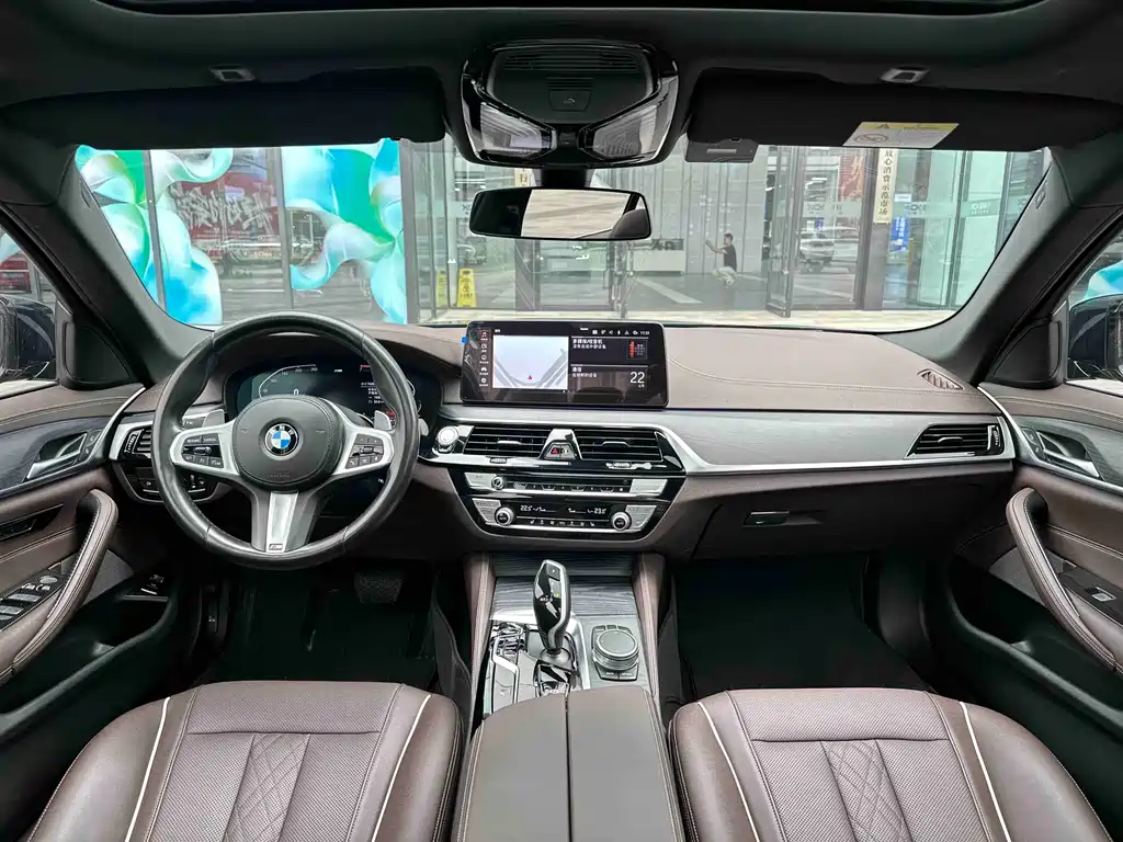 BMW 5 Series 2021 — фото 11