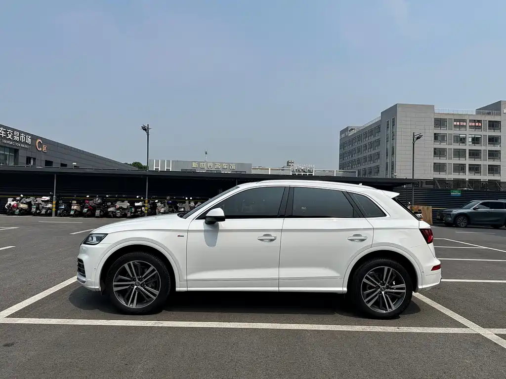 Audi Q5L 2020