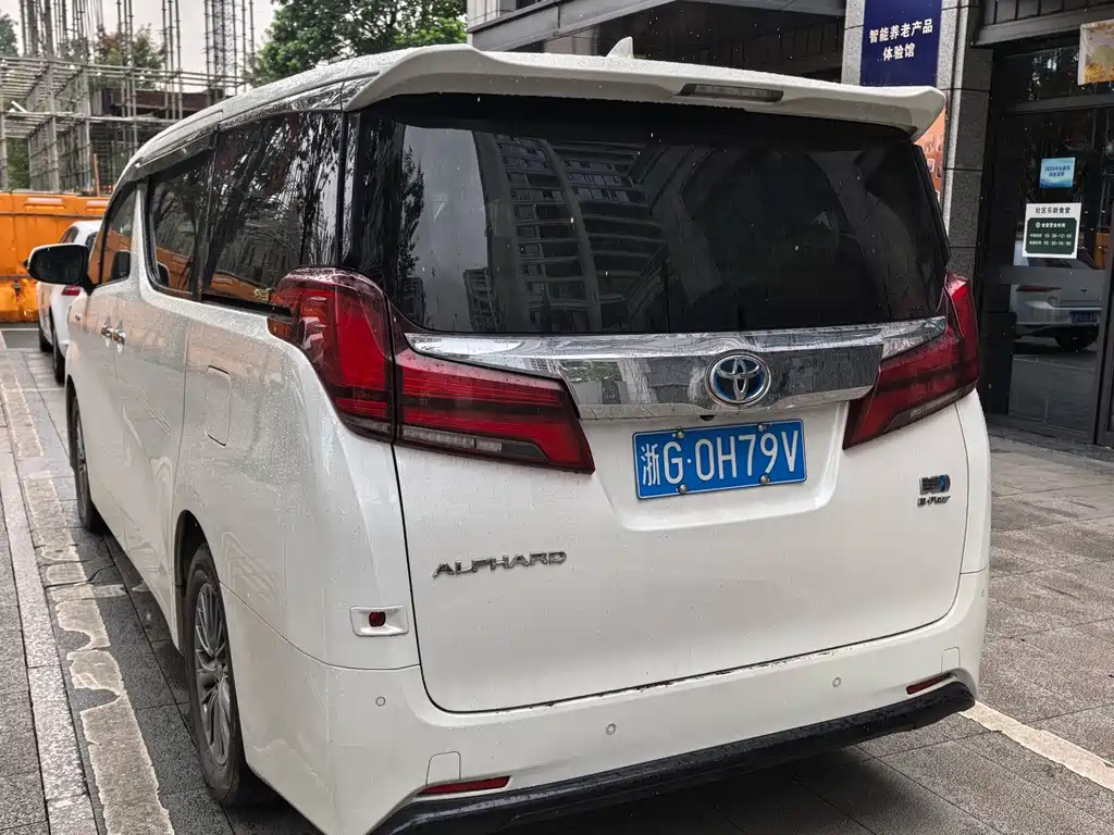Toyota Alphard 2023 — фото 6