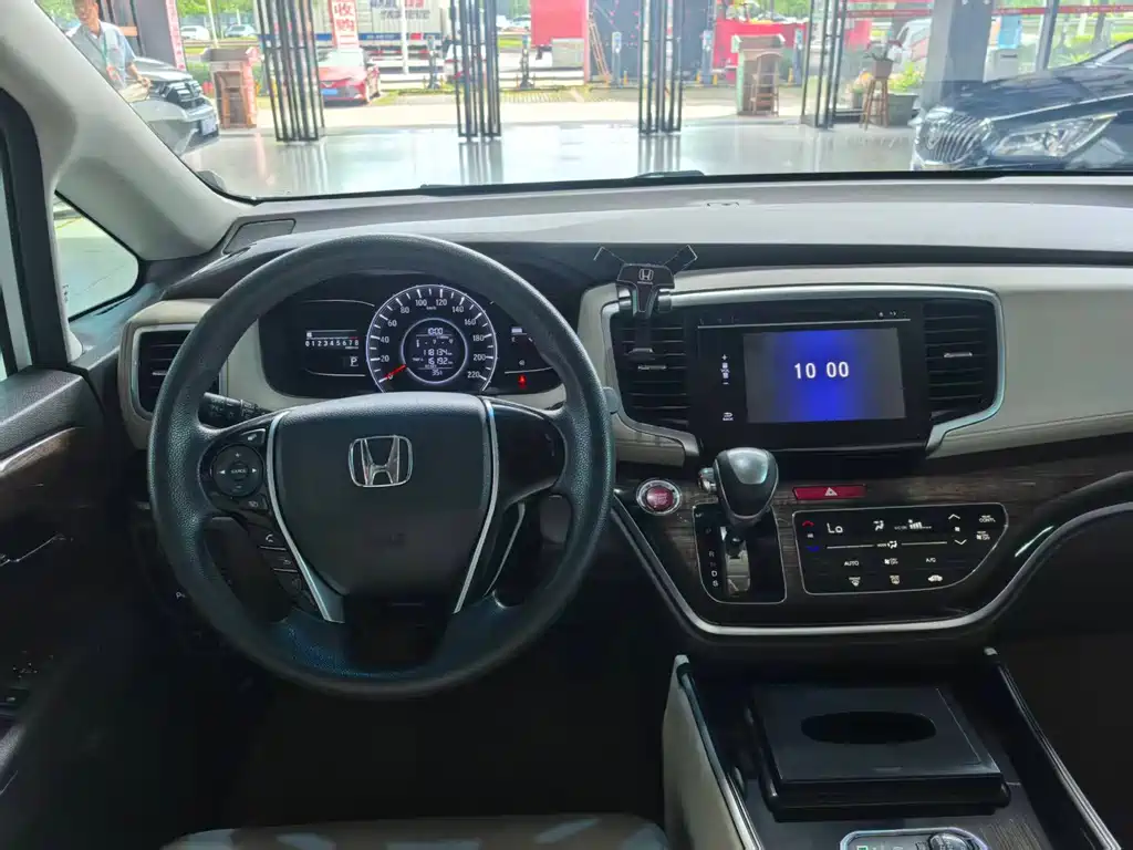 Honda Odyssey 2016 — фото 13