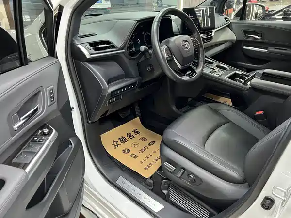 Toyota Granvia 2023