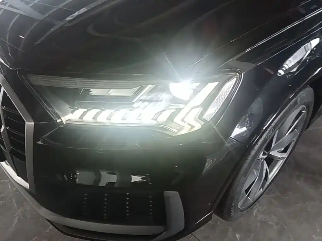 Audi Q7 2020 — фото 24