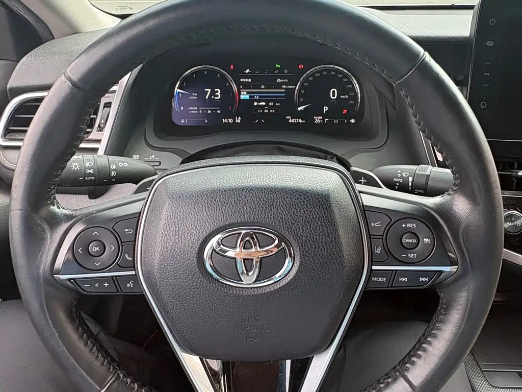Toyota Camry 2021 — фото 7