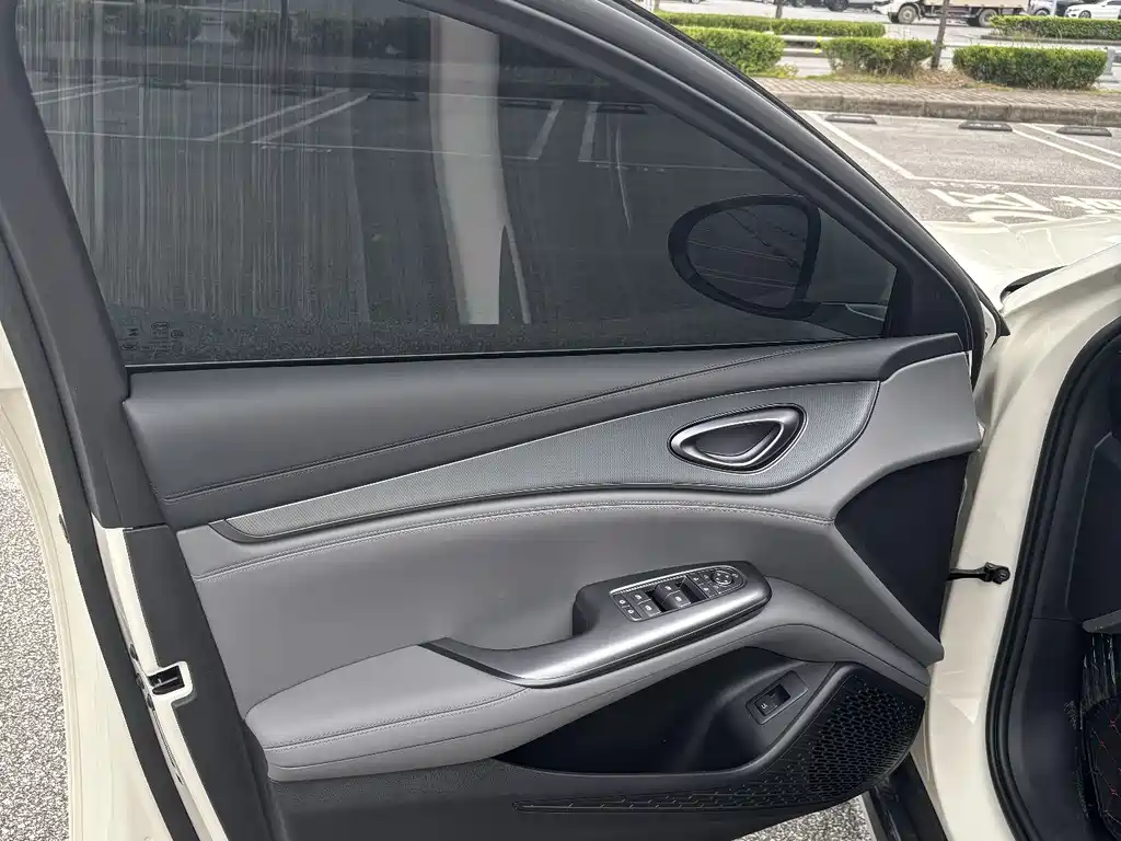 BYD Seal 07 DM-i 2025 — фото 9
