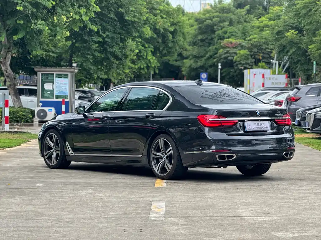 BMW 7 Series 2017 — фото 6