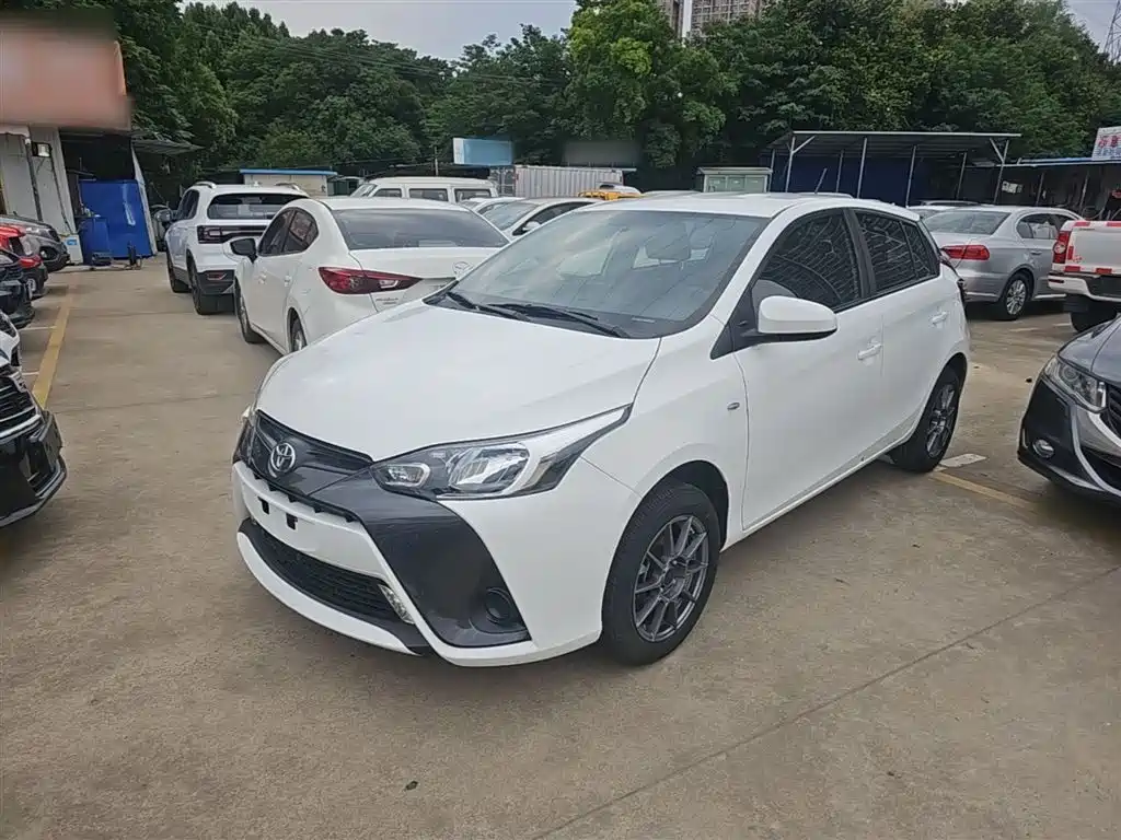 Toyota Yaris L 2021 — фото 2