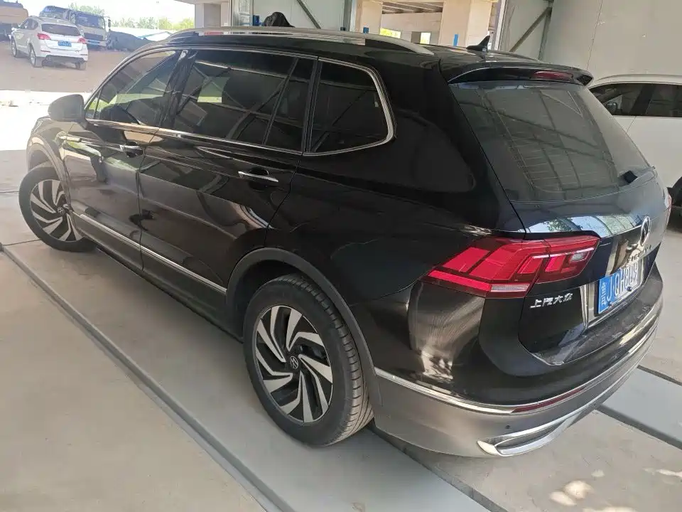 Volkswagen Tiguan L 2023 — фото 11