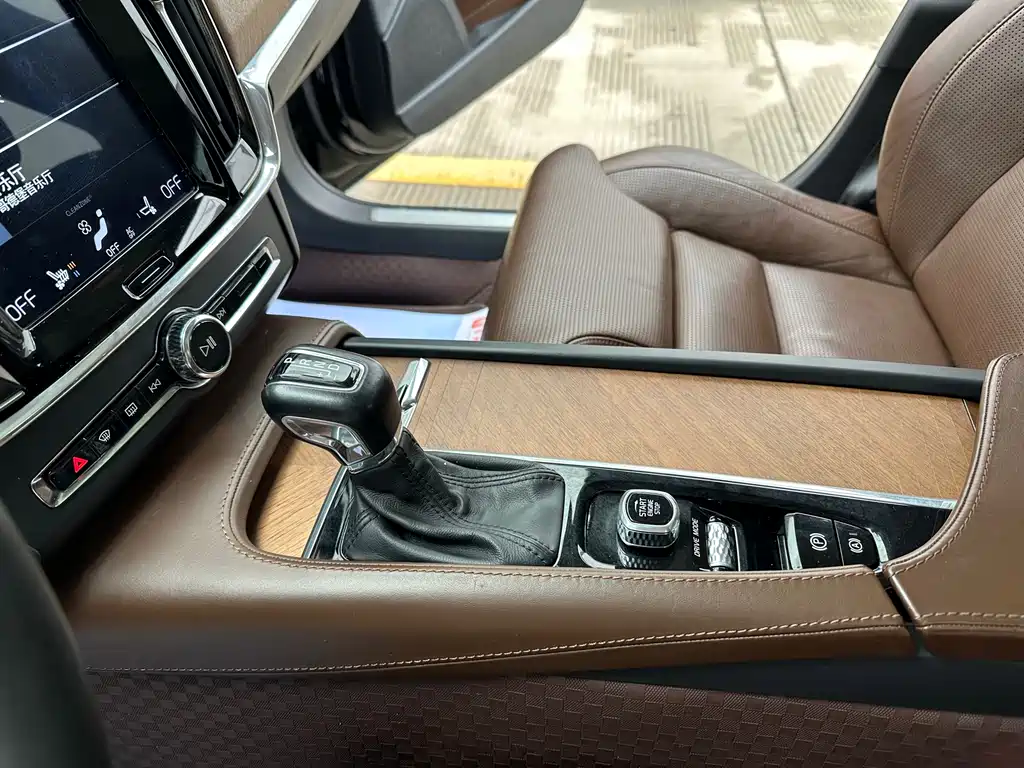 Volvo S90 2018 — фото 17