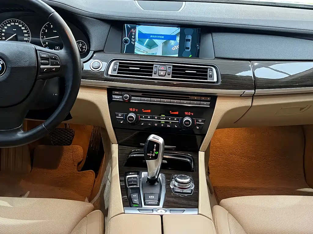 BMW 7 Series 2012 — фото 28