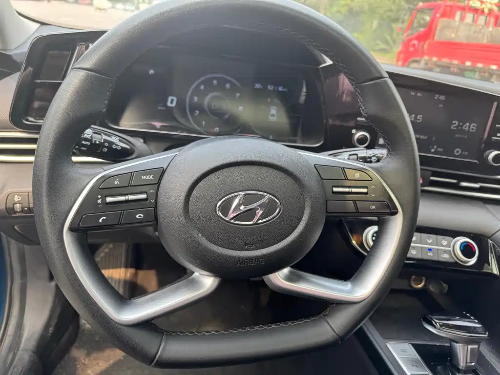 Hyundai Elantra 2022 — фото 13