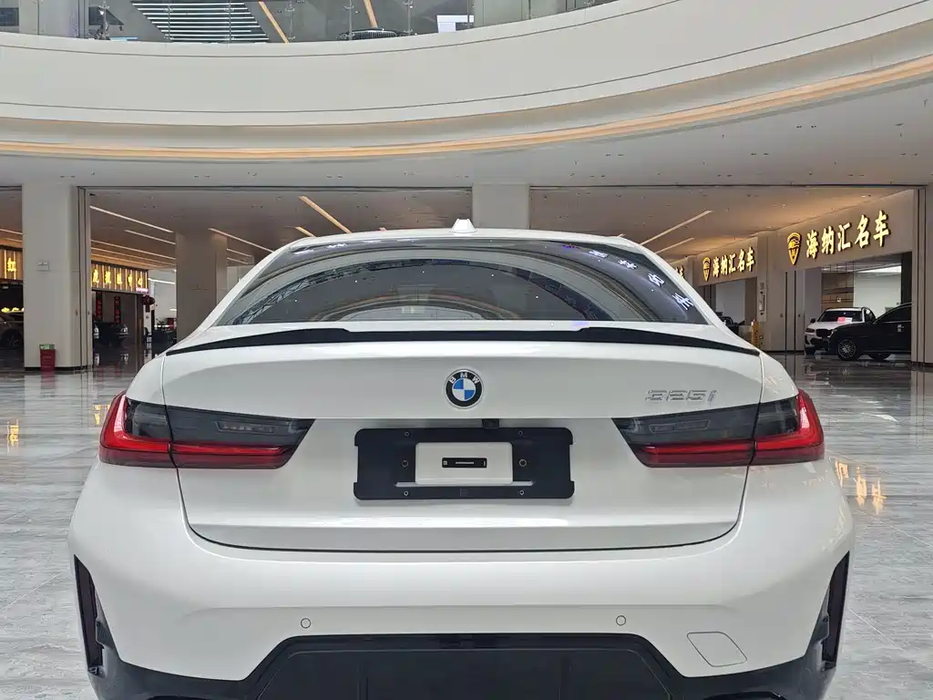 BMW 3 Series 2025 — фото 11