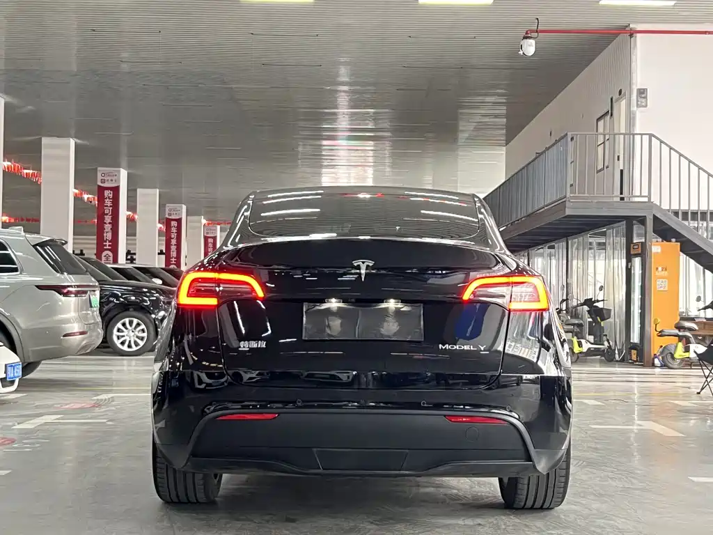 Tesla Model Y 2021 — фото 15