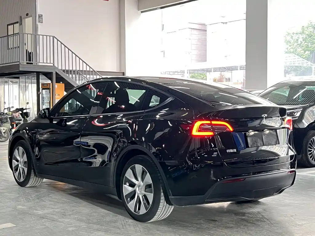 Tesla Model Y 2021 — фото 16