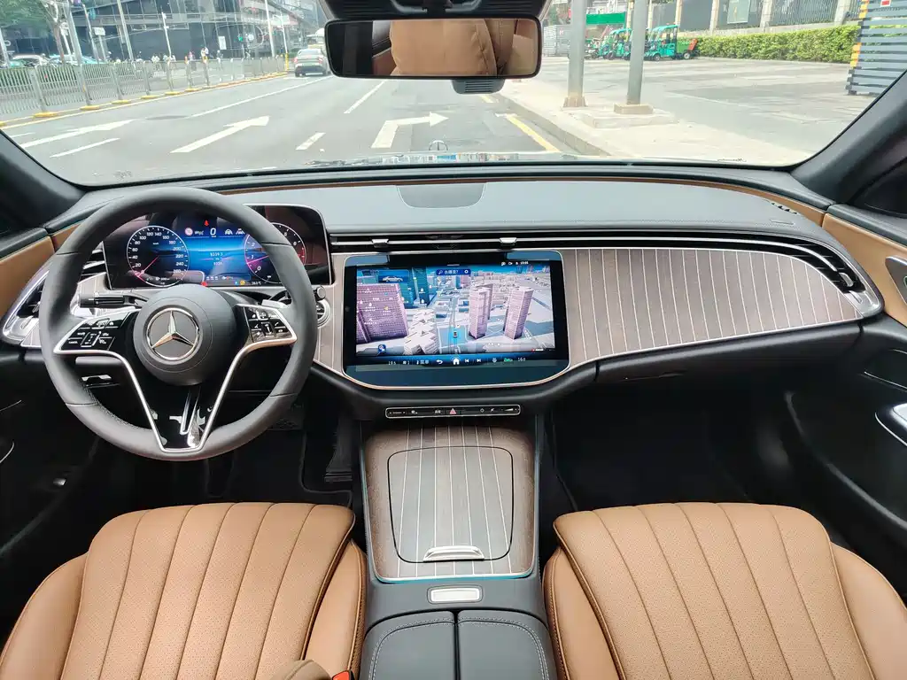 Mercedes-Benz E-Class 2025 — фото 12