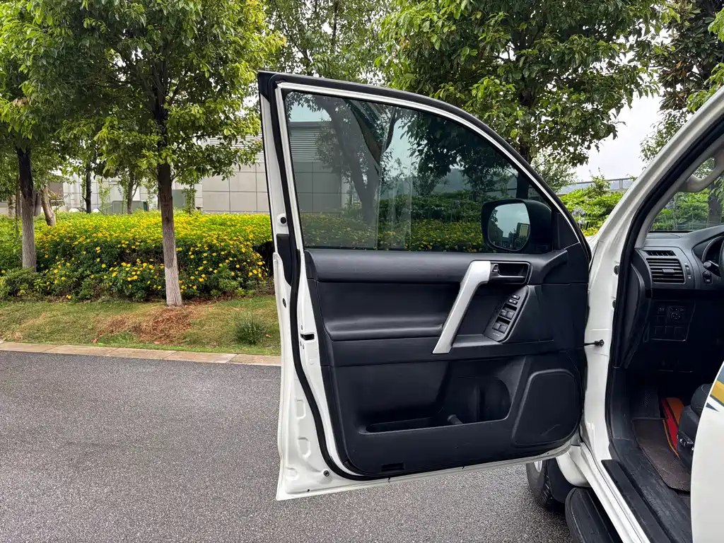 Toyota Prado 2015 — фото 18