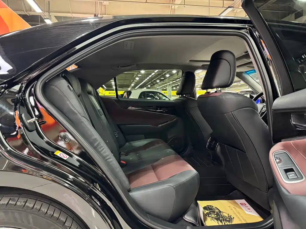 Toyota Crown 2019 — фото 10