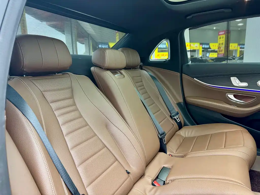 Mercedes-Benz E-Class 2022 — фото 14