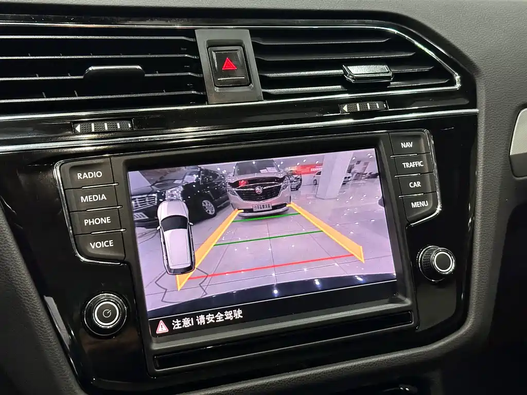 Volkswagen Tiguan L 2018 — фото 11