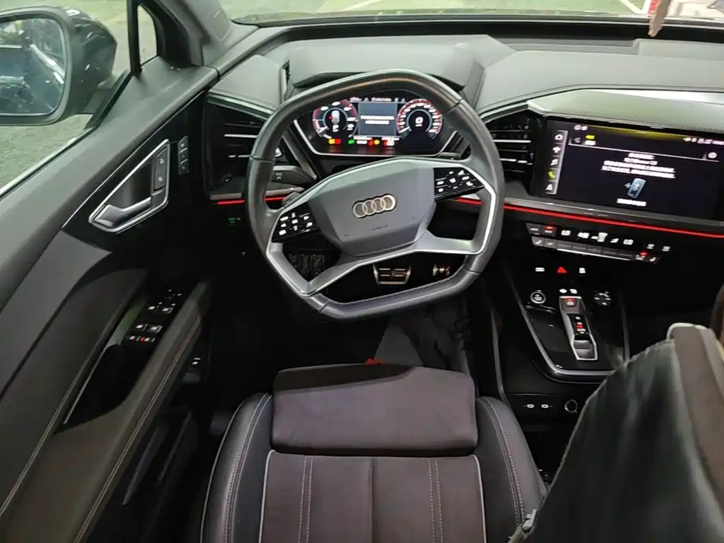Audi Q4 E-Tron 2023 — фото 11