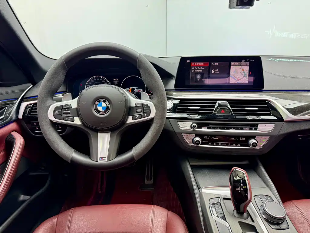 BMW 5 Series 2019 — фото 17