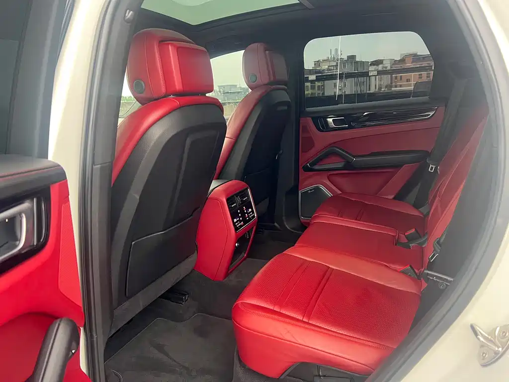 Porsche Cayenne Hybrid 2019 — фото 13