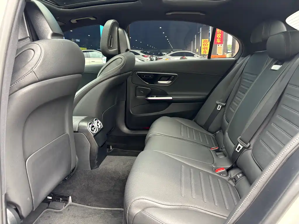 Mercedes-Benz C-Class 2025 — фото 13