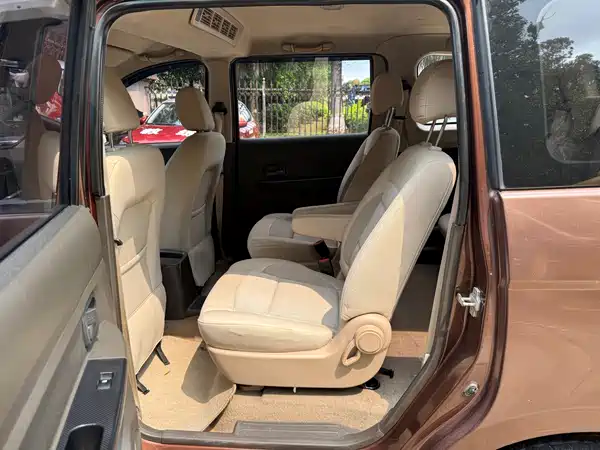 Wuling Hongguang 2014