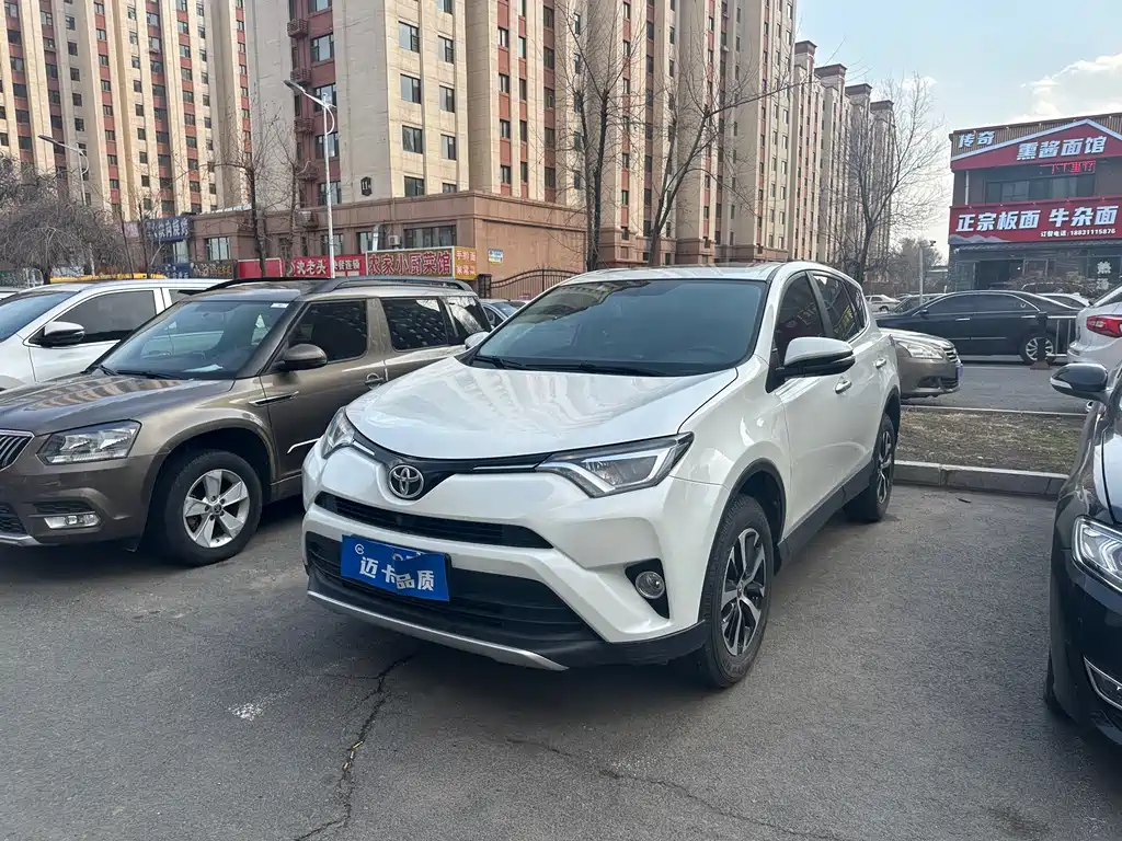 Toyota RAV4 2019 — фото 1