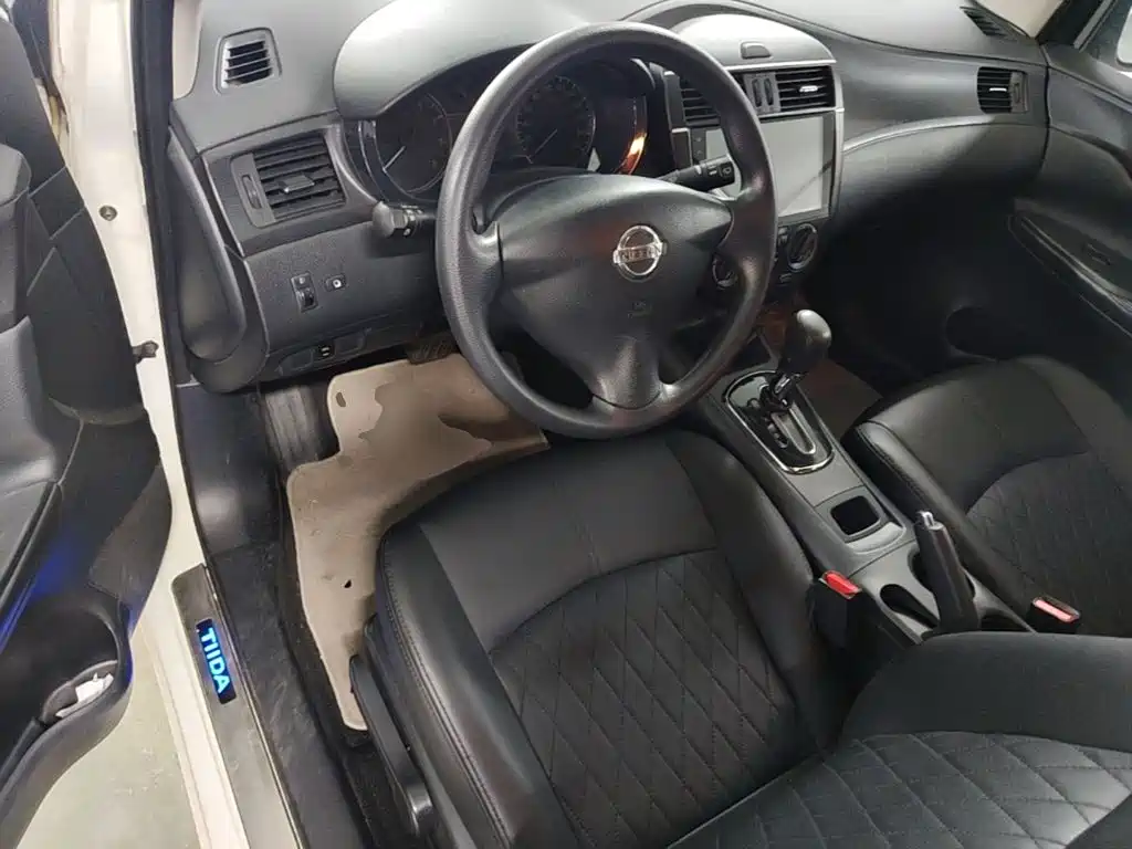 Nissan Tiida 2015 — фото 16