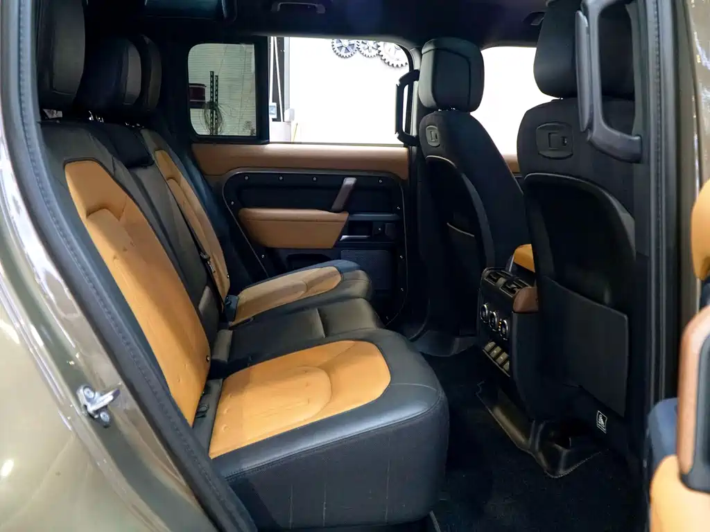 Land Rover Defender 2021 — фото 10