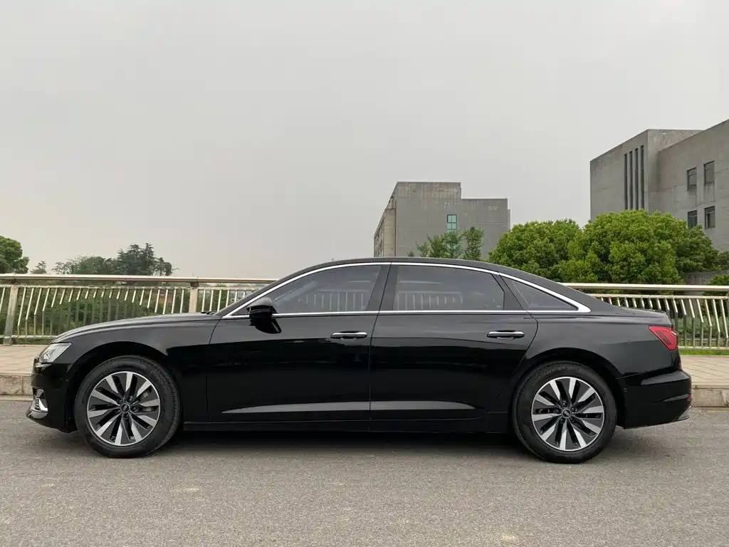 Audi A6L 2022