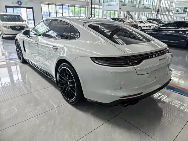 Porsche Panamera 2021