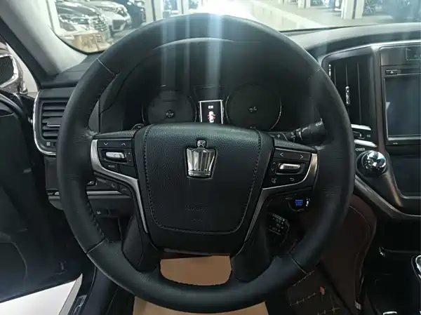 Toyota Crown 2018