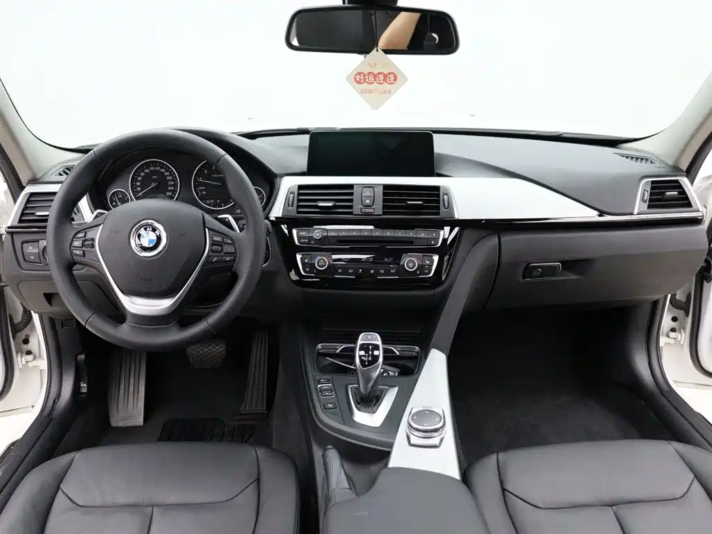 BMW 3 Series 2016 — фото 11