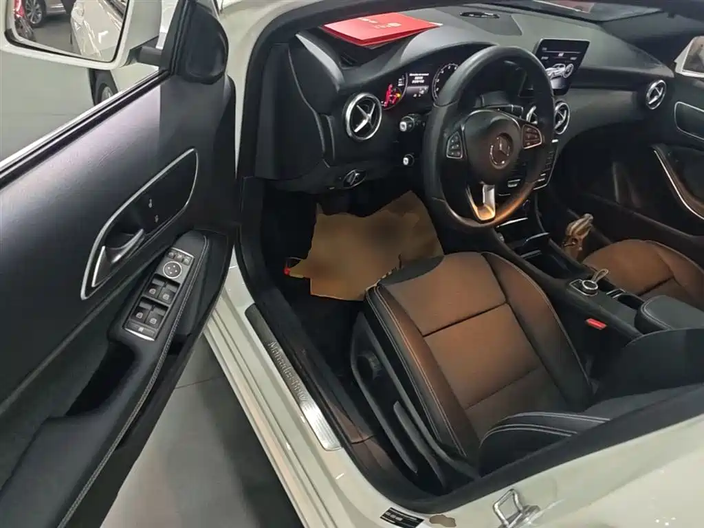 Mercedes-Benz A-Class 2018 — фото 16