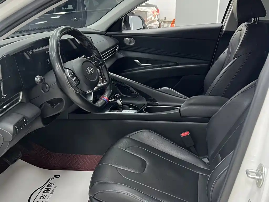 Hyundai Elantra 2023