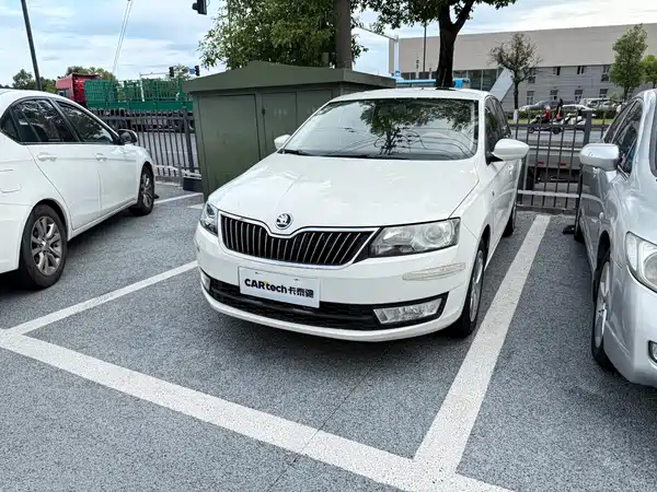 Skoda Rapid Spaceback 2014