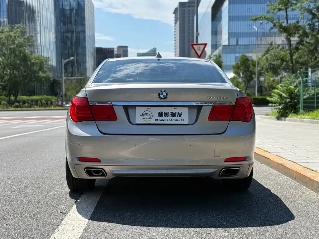 BMW 7 Series 2011 — фото 5