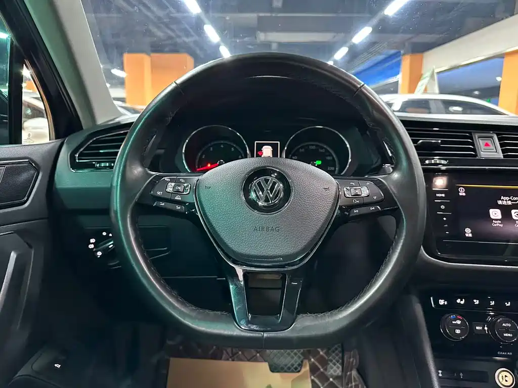 Volkswagen Tiguan L 2018 — фото 10