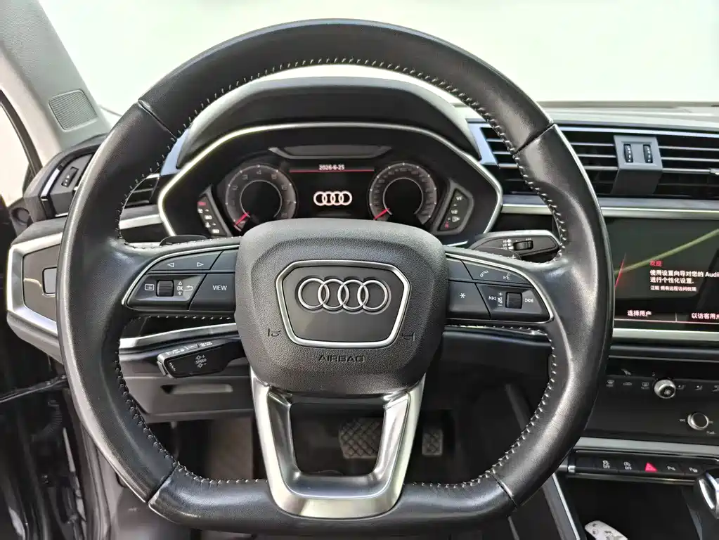 Audi Q3 2022 — фото 8