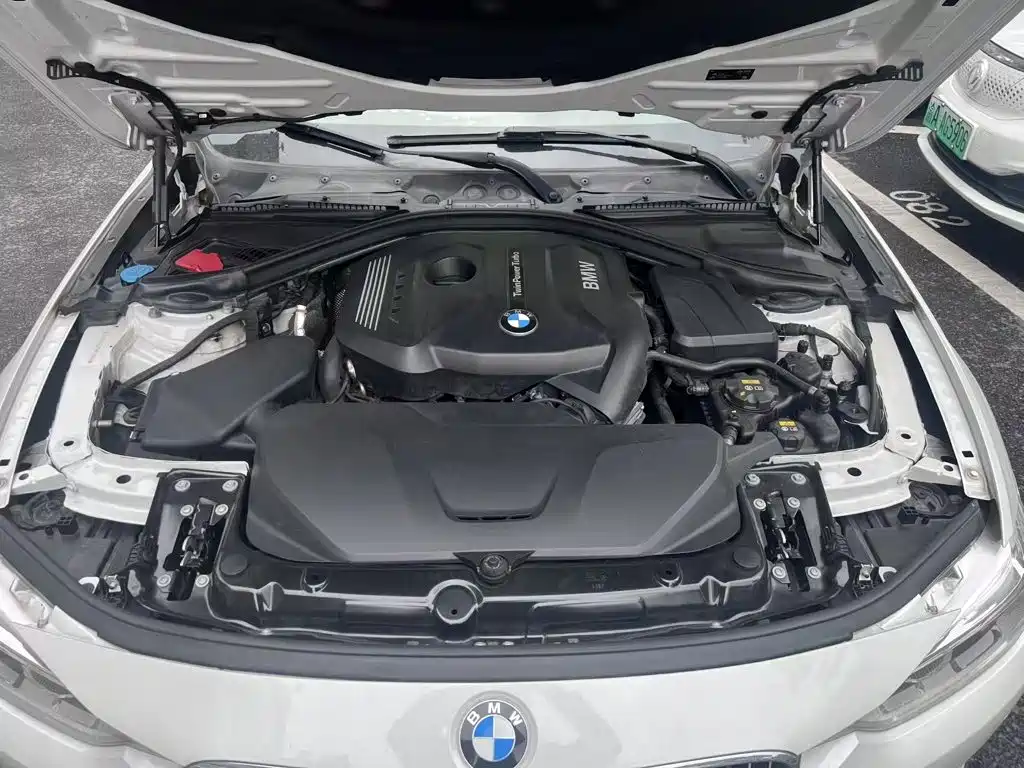 BMW 3 Series 2019 — фото 12