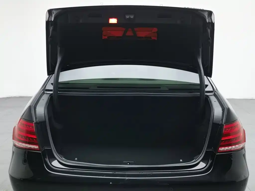 Mercedes-Benz E-Class 2015 — фото 16