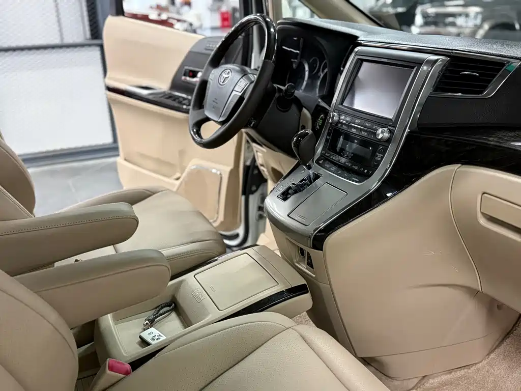 Toyota Alphard 2012 — фото 11