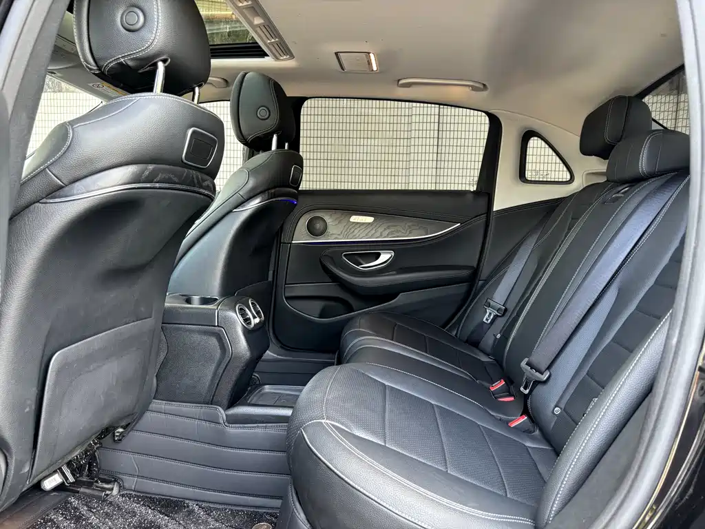 Mercedes-Benz E-Class 2019 — фото 11