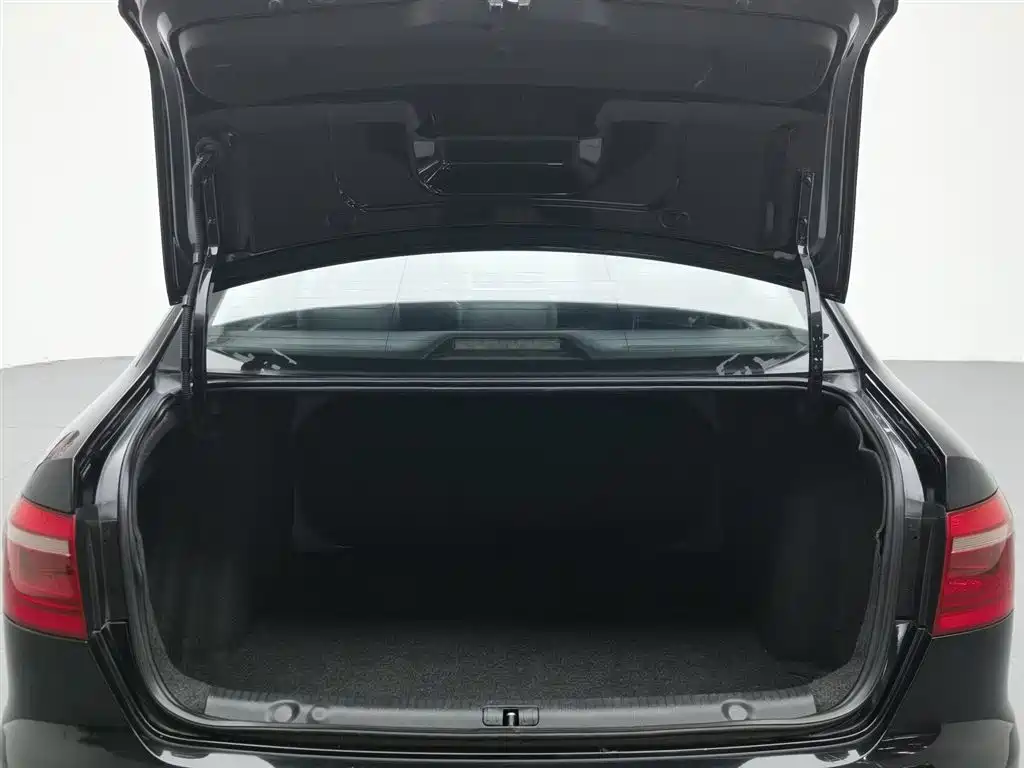 Volkswagen Lavida 2015 — фото 16