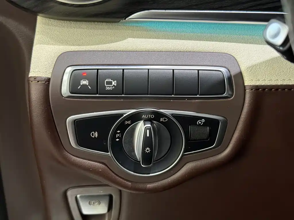 Mercedes-Benz V-Class 2020 — фото 12